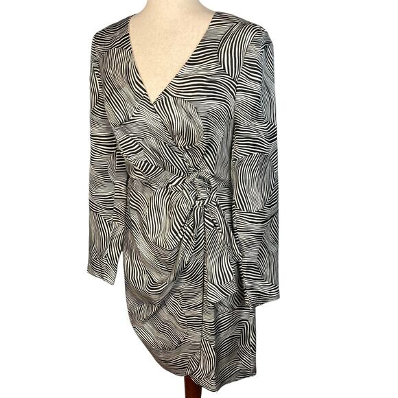 Trina Turk Geometric Print 100% Silk Faux Wrap Long Sleeve Cocktail Dress Size 4 - Picture 2 of 6